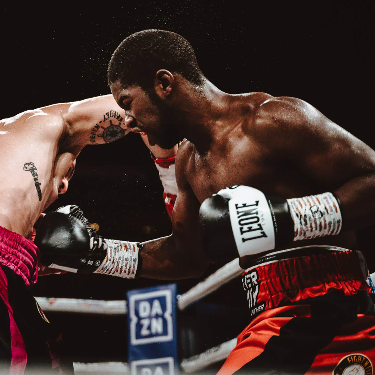 Boxing gloves Leone Shock GN047 - Image 10