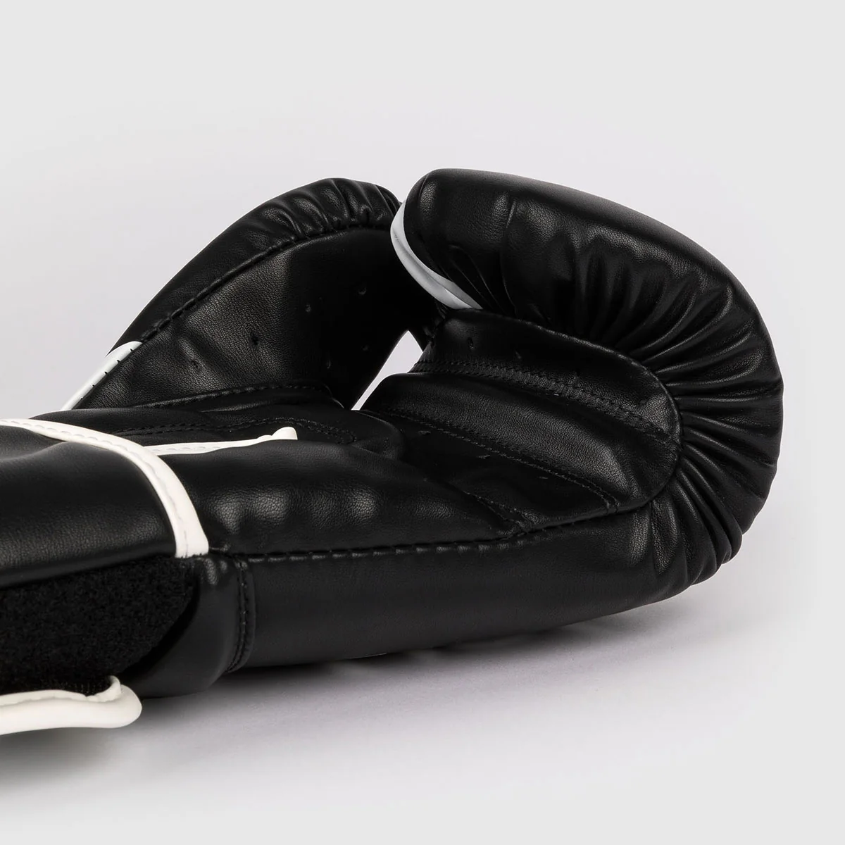 Boxing gloves Venum Challenger 2.5 Black-white  - Image 3