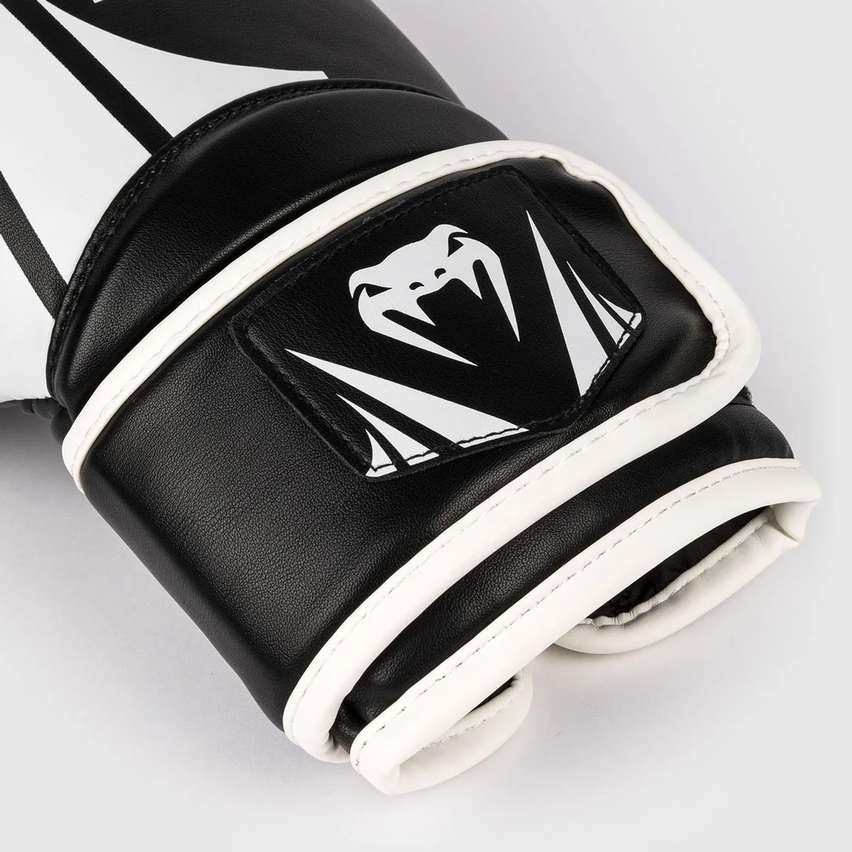 Boxing gloves Venum Challenger 2.5 Black-white  - Image 4