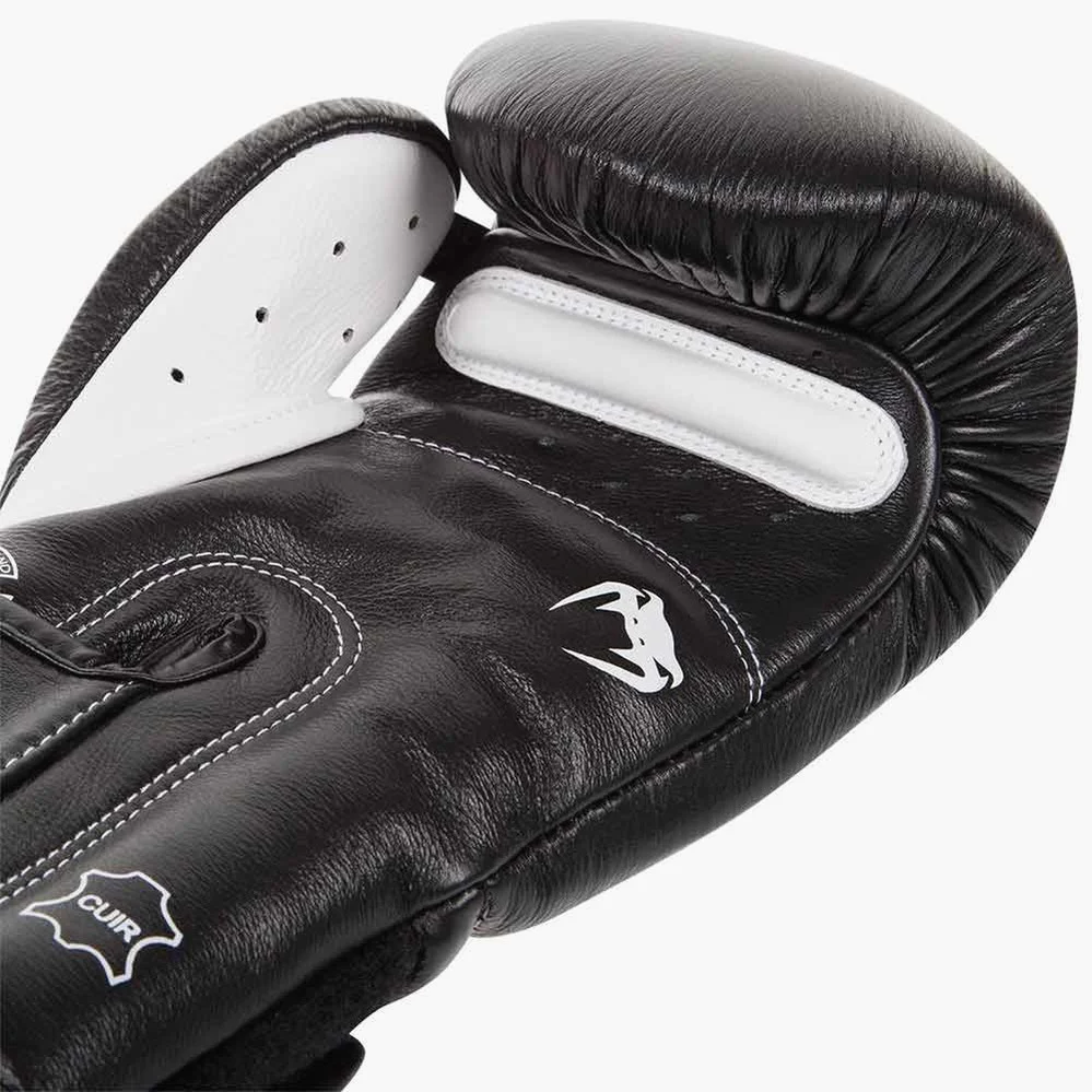 Boxing gloves Venum Giant 3.0 in Black-White Nappa  - Image 4