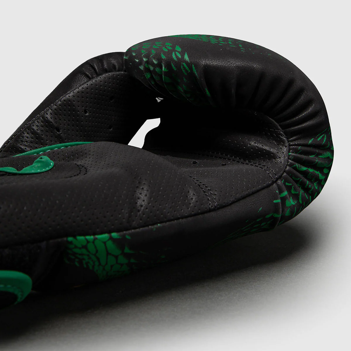 Boxing gloves Venum Matupa Black-green - Image 3