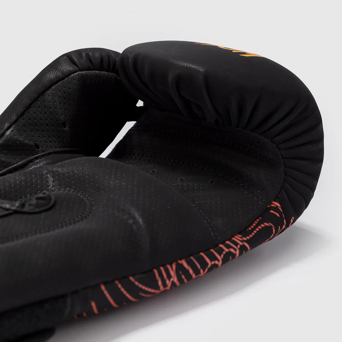 Boxing gloves Venum Quetzal Fury Black-red  - Image 4