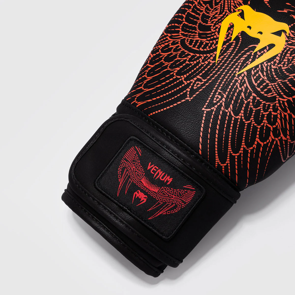 Boxing gloves Venum Quetzal Fury Black-red  - Image 5