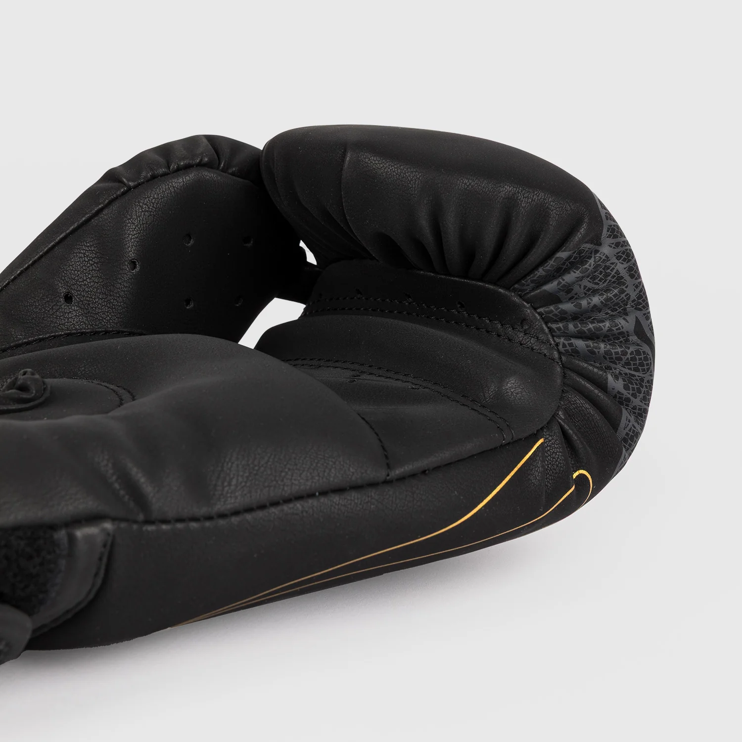 Boxing gloves Venum Serpenti Black - Image 4