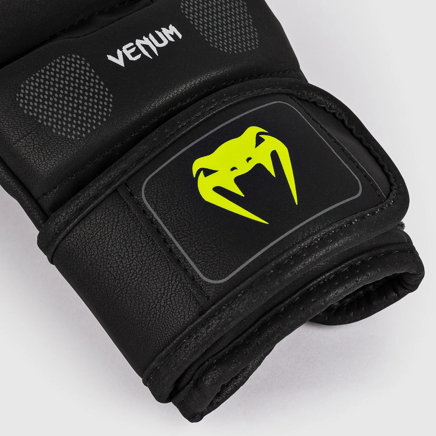 MMA gloves 7 Oz Venum Training Camp 4.0 sparring  - Image 5