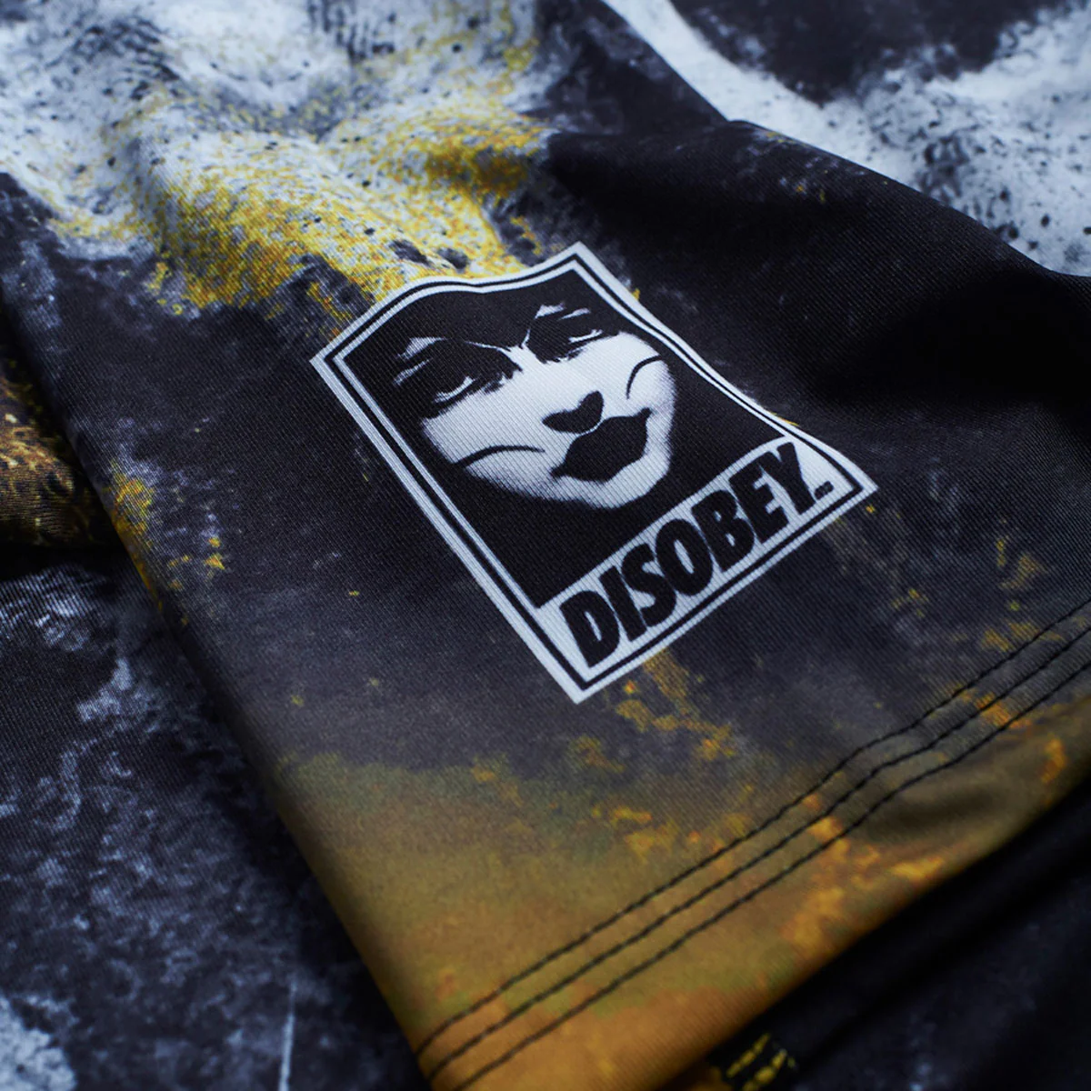 Rashguard Manto Disobey short sleeves  - Image 6