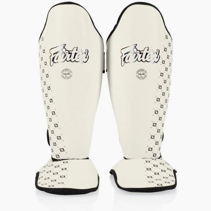 Shinguards Fairtex Competition SP5 with white footrests