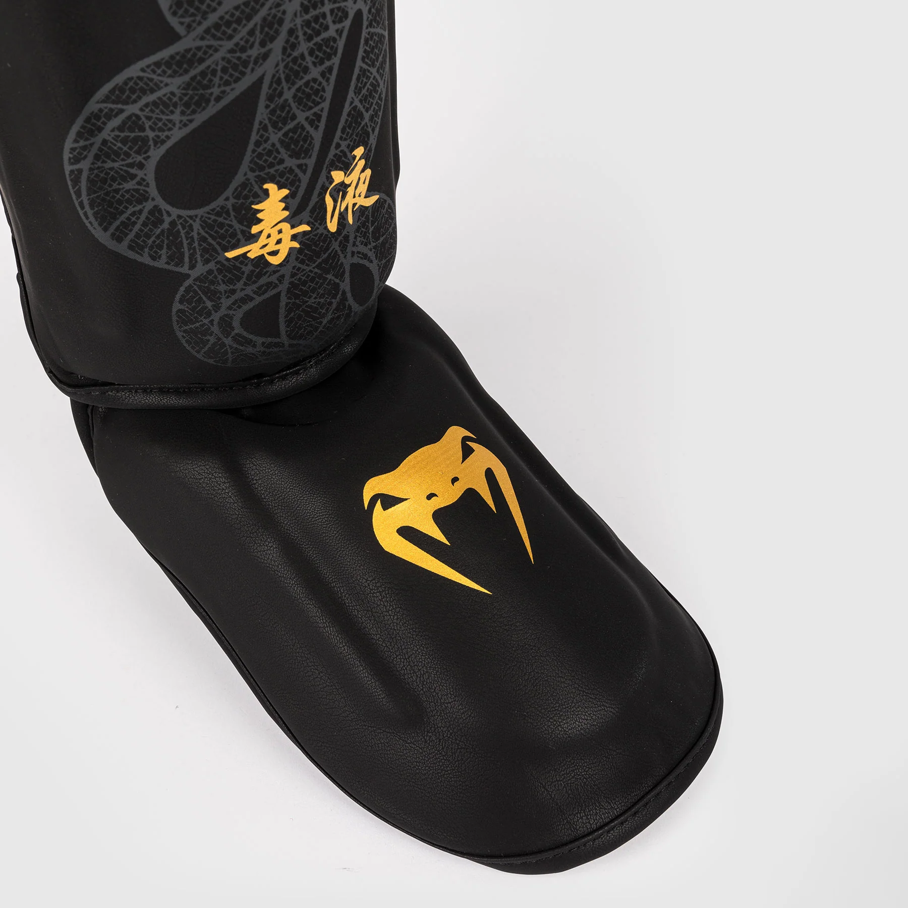 Shinguards Venum Serpenti Black - Image 5